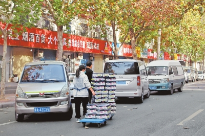 落实优化防控措施二十条·探访丨精准防控生产忙