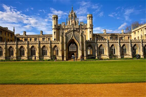 河南三学子被牛津剑桥预录取 兴趣和自信是她们打开名校大门的“钥匙”