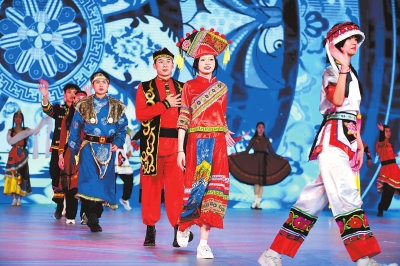 新时代 新征程 新伟业丨一场会 一座城 一群人