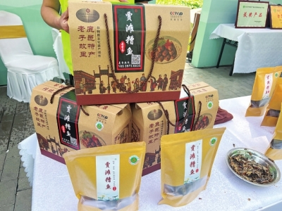 河南绿色食品齐聚郑州 500多种健康美味农产品吸引众多市民尝鲜