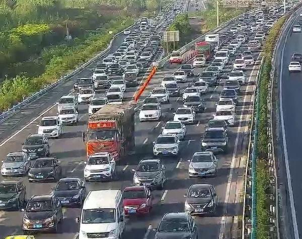 五一假期河南高速公路车流总量为1449.44万辆 日均流量超过2019年同期
