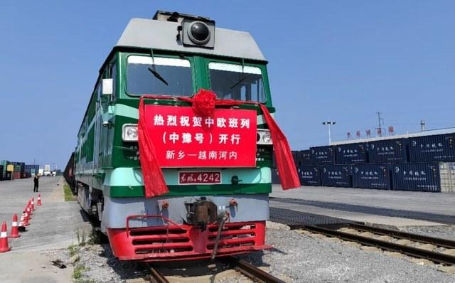 一批批进口冷冻产品陆续抵郑 中欧班列(中豫号)国际冷链业务重启
