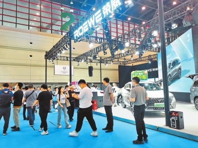 聚焦消费提振年丨从2023第十二届中原国际汽车展览会看消费 车展人涌 消费潮涌