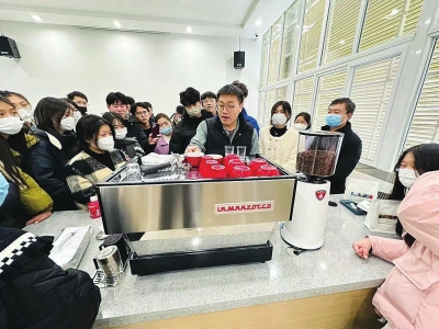 咖啡消费火热， 咖啡培训课成为高校相关专业必修课