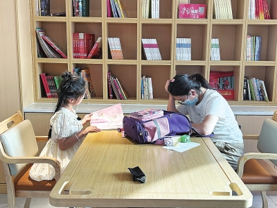 免费借书、提供延时服务……这些社区书香氛围浓