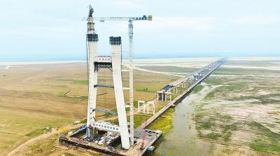 1700米 安罗高速黄河特大桥全国最长连续顶推单幅到位