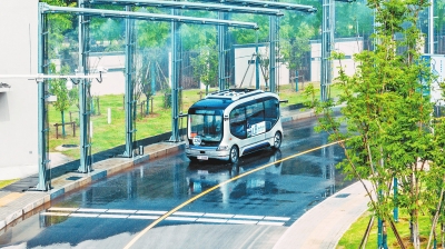 国内最长下穿人工湖地铁隧道“上岸” 郑州市轨道交通6号线一期工程龙湖区间全线贯通