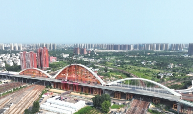 郑州新建彩虹桥最后一道“彩虹”已就位 主体结构即将完工