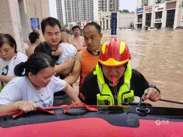 河南省伊川11人“特战队”奔赴河北救援5天 当地百姓自发为他们送别 “感谢你们!河南人真中!”