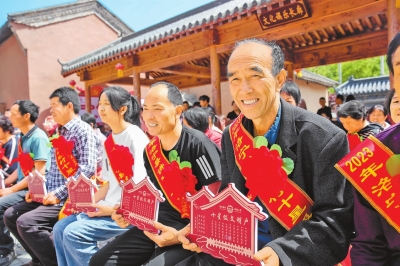 社会视点·乡村振兴中的文化力量丨偏僻小山村咋变省级文明村