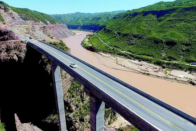 河南省高速公路建设跑出“加速度”