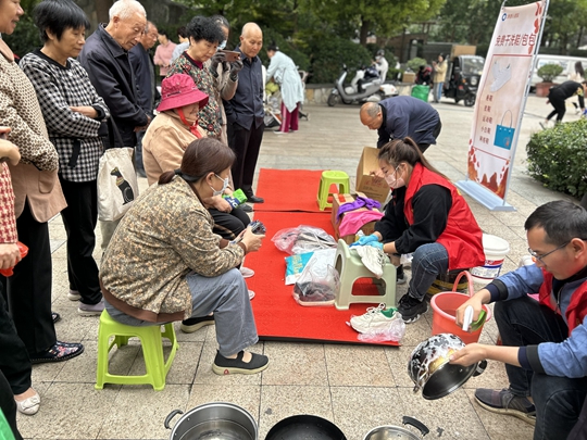 郑州市御金城社区：党建引领聚合力 携手助老暖重阳