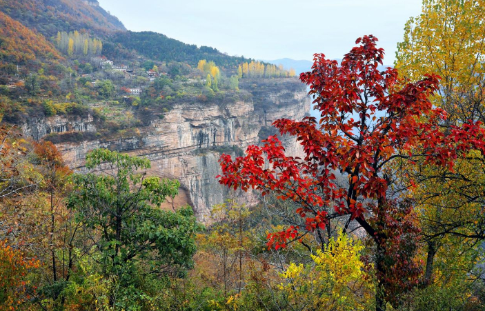 河南安阳林州：太行大峡谷秋色惹人醉 美景入画来