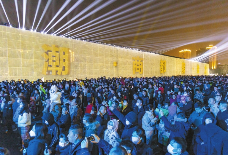 郑州跨年夜刷爆社交平台 商场客流量远超预期