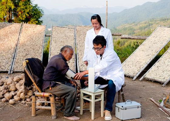 今年起河南省每年免费培养500名大学生村医