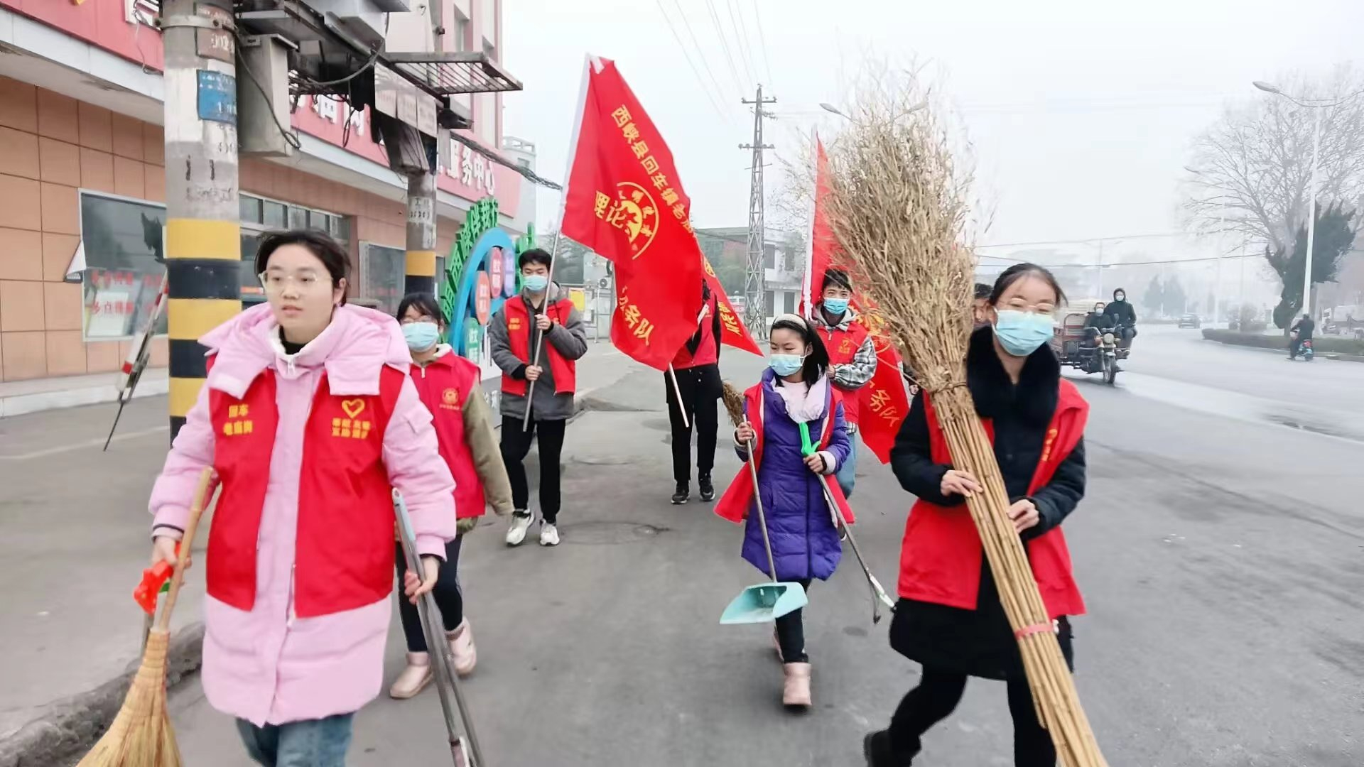 西峡回车镇：志愿服务放光彩 乡村闪耀马甲红