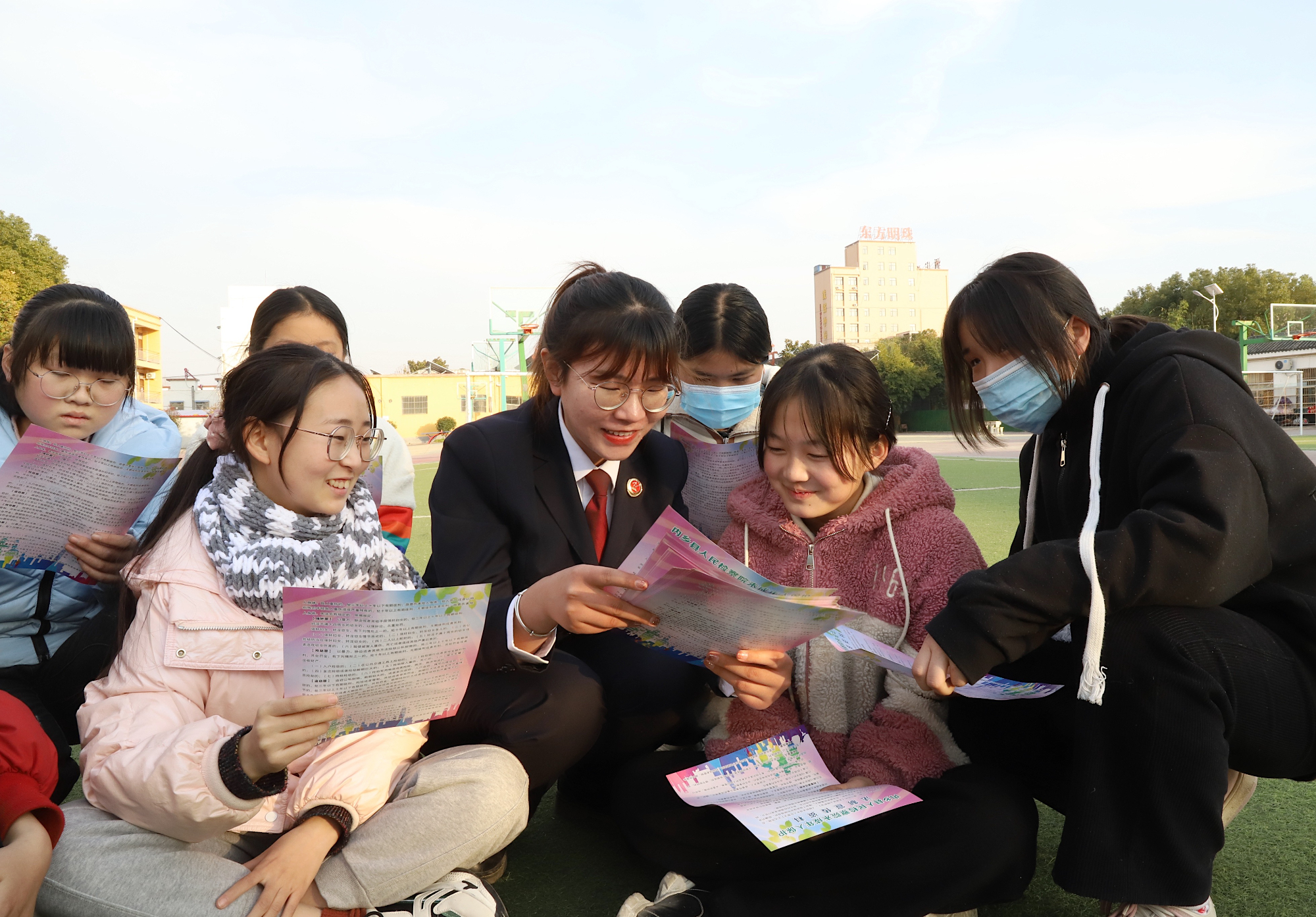 内乡县检察院为学生上好春季法治第一课