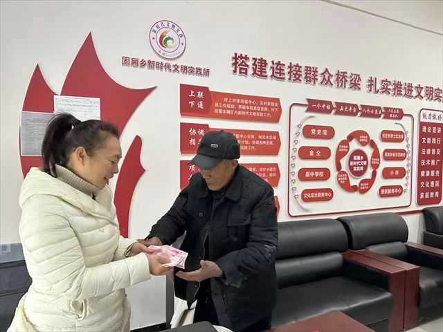临颍固厢乡退休老党员献爱心 为乡村振兴尽绵薄之力