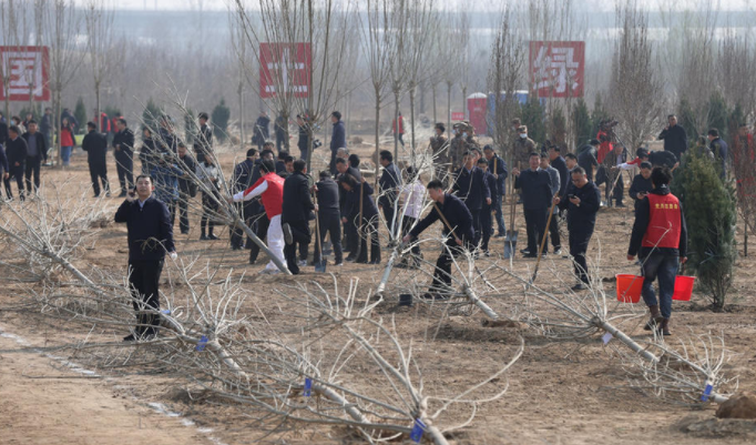 共建美丽河南!春季义务植树活动在郑举行