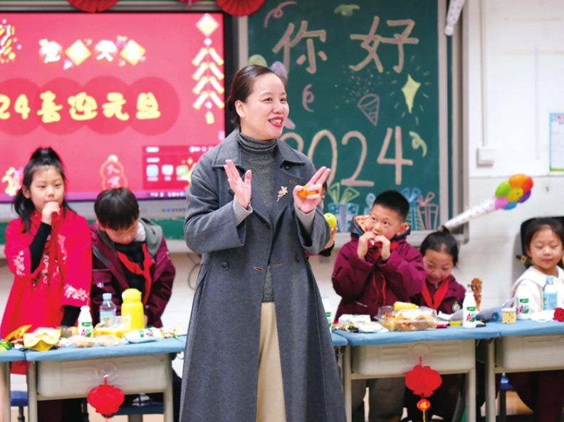 郑州市实验小学校长于乐：“工作要做好，生活更要过好，开心地生活，快乐地工作!”