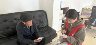 郑州市汇城社区：助力公交卡年审 共建老年友好型社区