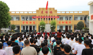 方城法院：情系留守 法伴“童”行