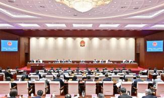 河南省十四届人大常委会第十三次会议举行